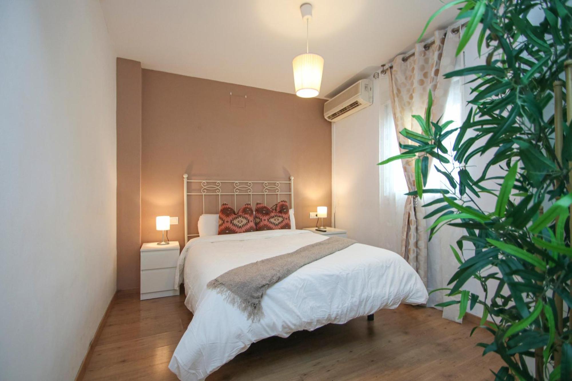 Spacious 2 Bedroom Apt In The Heart Of Triana Севилья Экстерьер фото