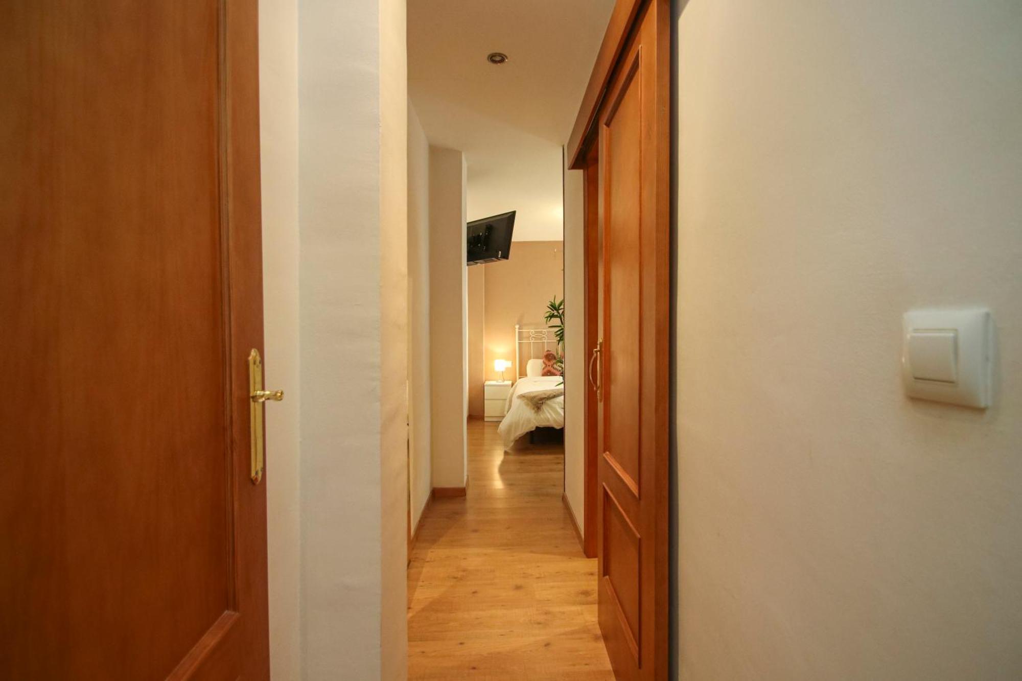 Spacious 2 Bedroom Apt In The Heart Of Triana Севилья Экстерьер фото