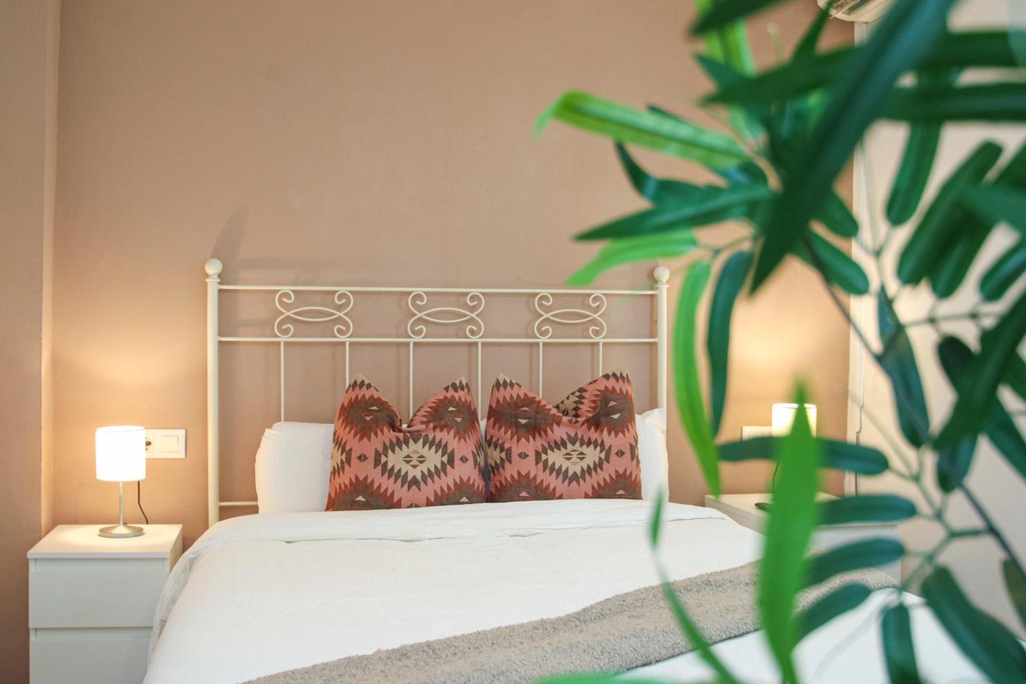 Spacious 2 Bedroom Apt In The Heart Of Triana Севилья Экстерьер фото